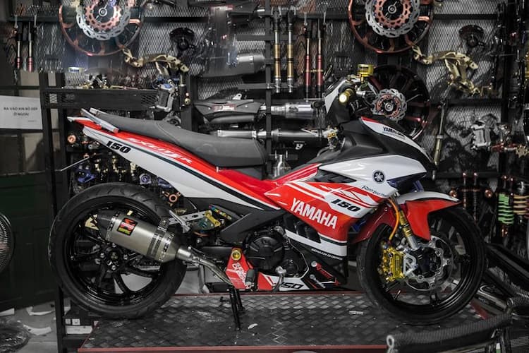 in decal dán xe máy giá rẻ theo yêu cầu