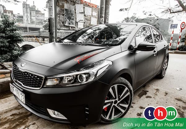 mau decan dan xe o to mau den sang trong