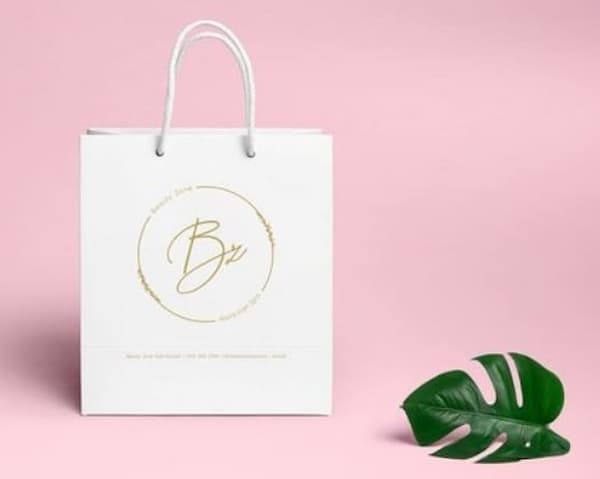 Sử dụng nền trắng và họa tiết mềm mại làm nổi bật