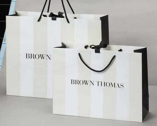 Thương hiệu Chanel dùng túi giấy đựng sản phẩm