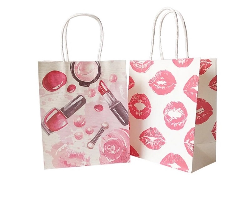 Các họa tiết thể hiện rõ ngành nghề kinh doanh của cửa hàng được trang trí trên túi giấy tui-giay-dung-my-pham