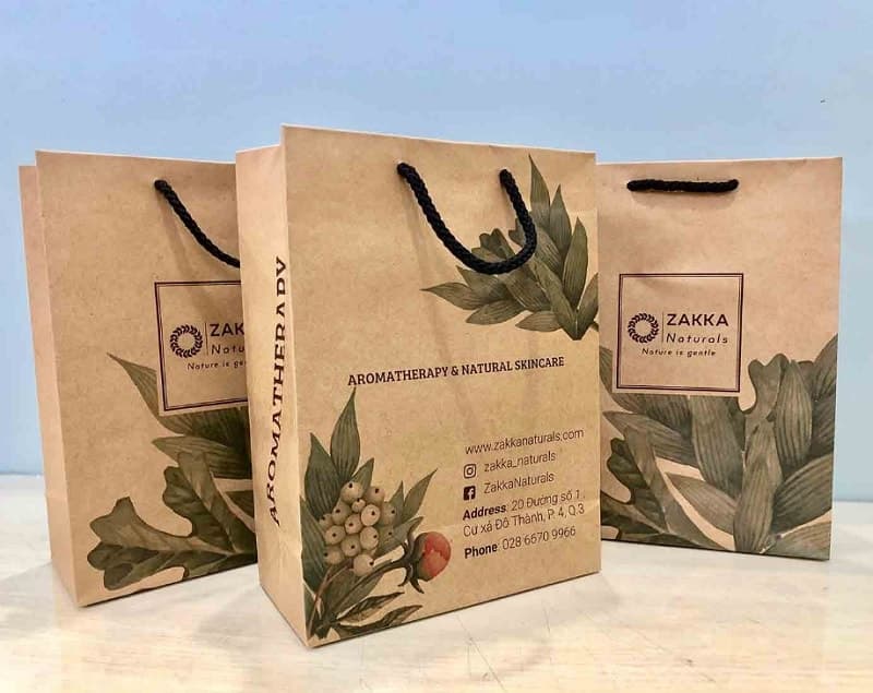 Dùng họa tiết cây lá thể hiện sự gần gũi với thiên nhiên tui-giay-dung-my-pham