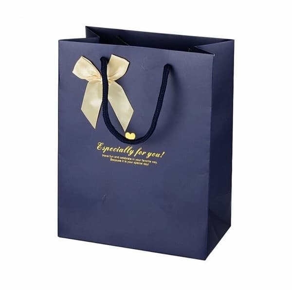 Chỉn chu, tối giản và sang trọng của loại túi giấy đựng quà