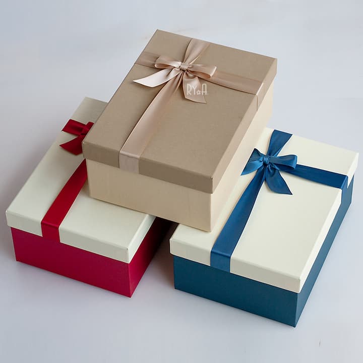 Mua hộp quà giấy nắp âm dương tại những cửa hàng uy tín mua-hop-dung-qua
