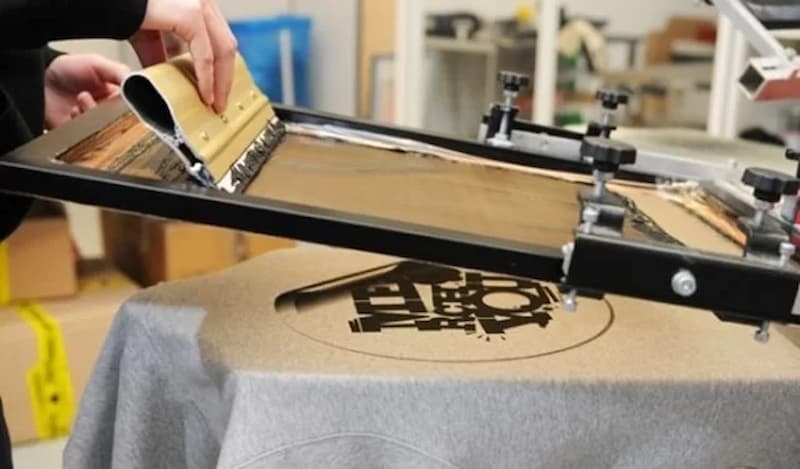 Máy in lụa thủ công sẽ hiện đại và thuận tiện hơn so với phương pháp in truyền thống ky-thuat-in-lua